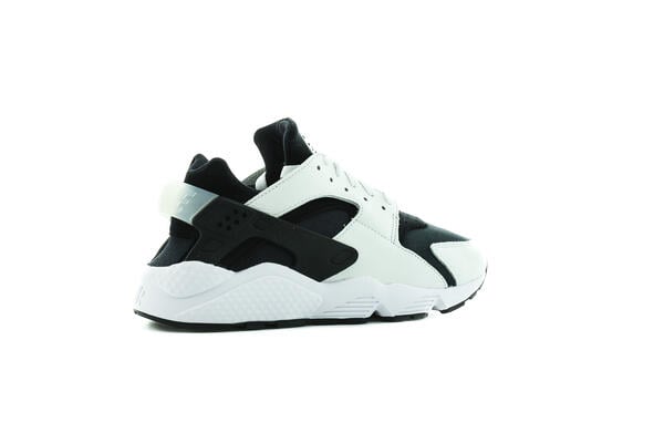 Nike air huarache on sale run black and white